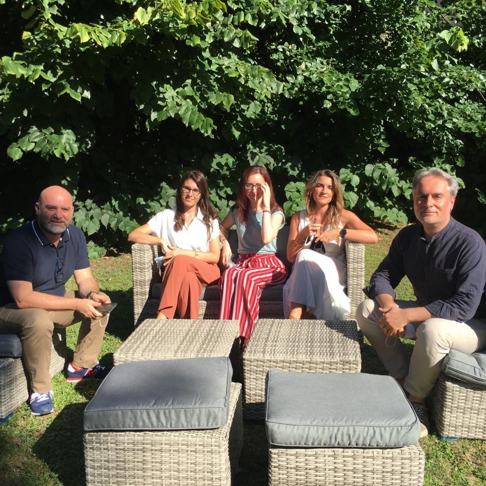 Colazione in giardino con l’e-commerce di Aosom